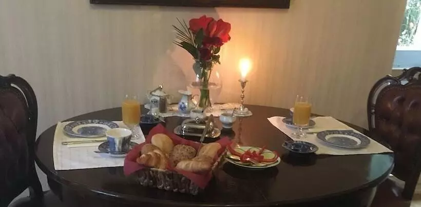 Aamiaismajoitus (B&B) Villa Romantica