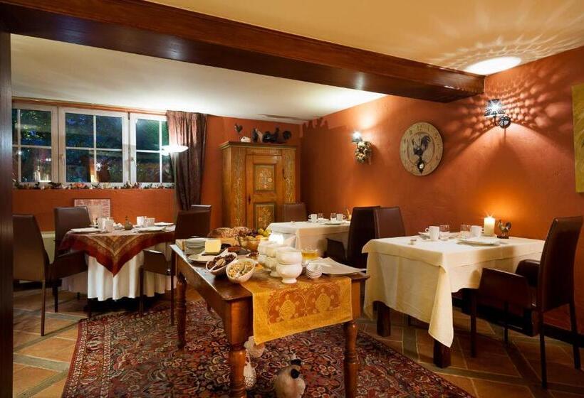 Отель Auberge Saint Laurent