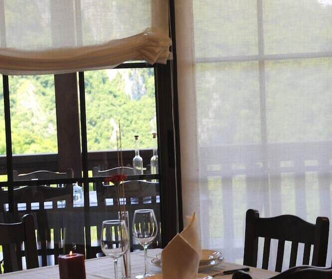 فندق El Quesar De Gamoneo