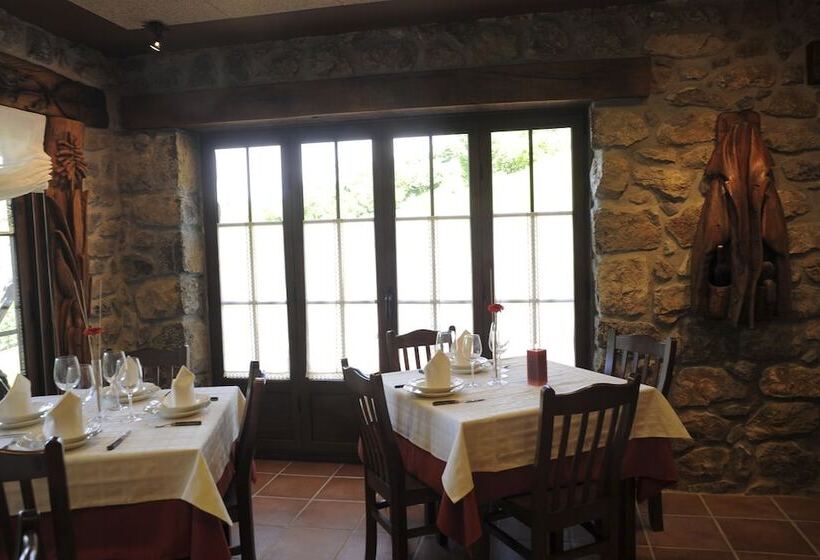 فندق El Quesar De Gamoneo