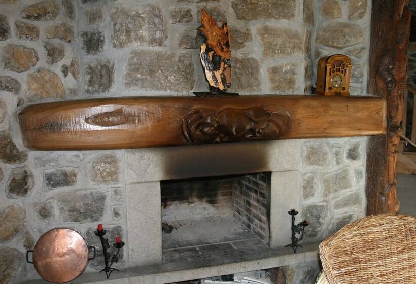 فندق El Quesar De Gamoneo