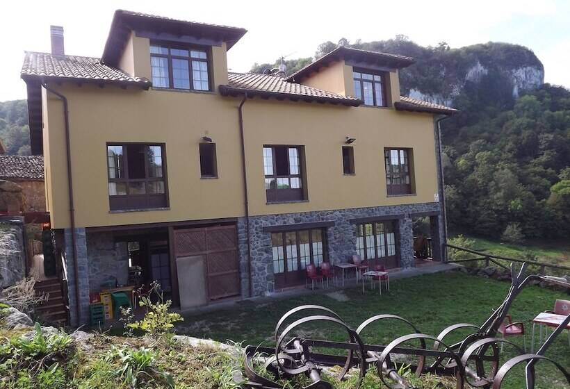 فندق El Quesar De Gamoneo