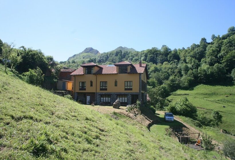 فندق El Quesar De Gamoneo