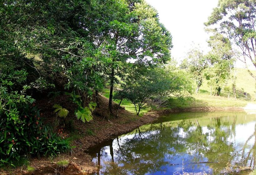 בית מלון כפרי Epic Adventure Lodge