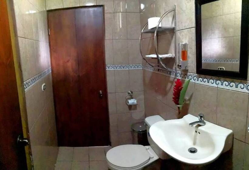 בית מלון כפרי Epic Adventure Lodge