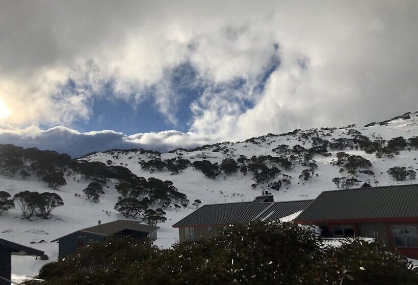 فندق Knockshannoch Ski Lodge