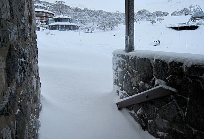 فندق Knockshannoch Ski Lodge