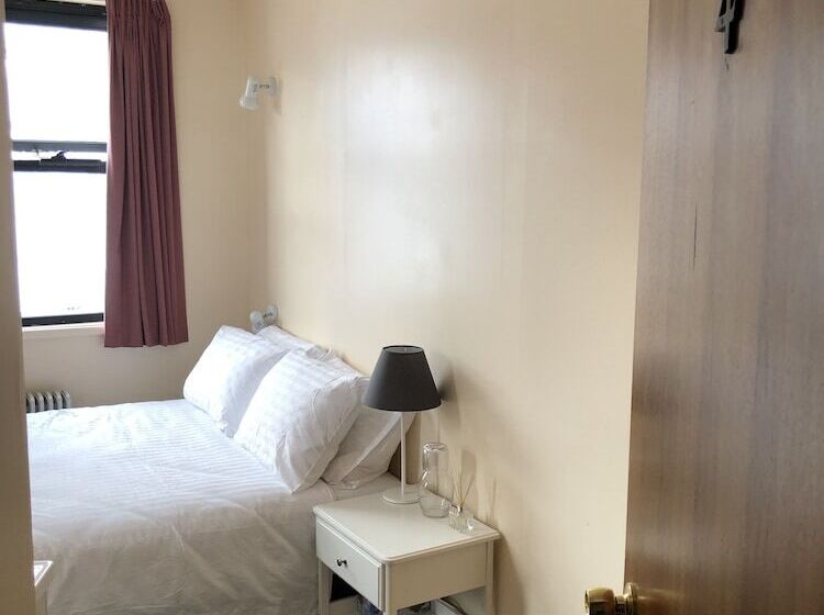 فندق Knockshannoch Ski Lodge