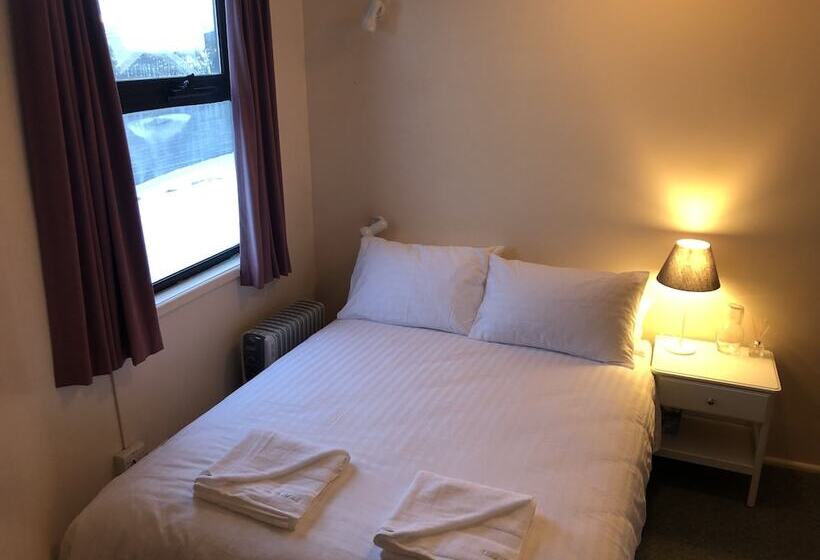 فندق Knockshannoch Ski Lodge