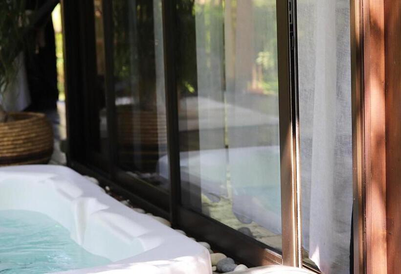 Отель Les Landines