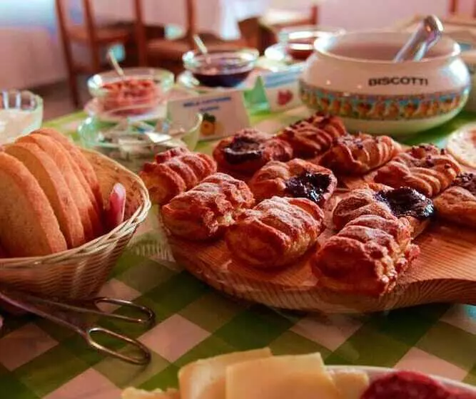 Maaseutuhotelli Agriturismo Pian Dei Tass