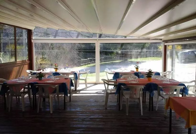 Maaseutuhotelli Agriturismo Pian Dei Tass