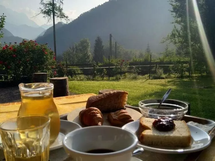 Maaseutuhotelli Agriturismo Pian Dei Tass