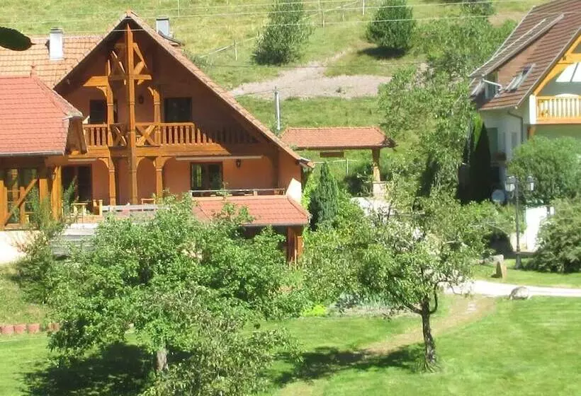 Majatalo Les Gites La Cerisaie