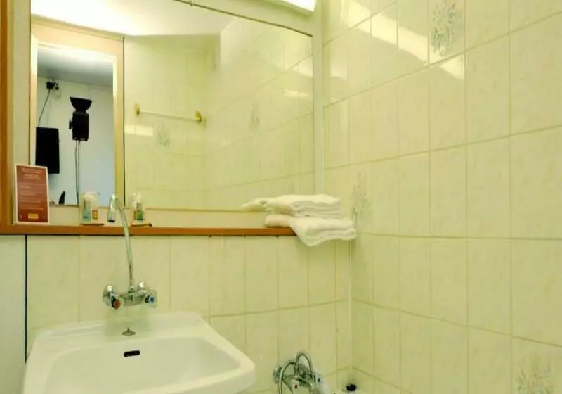 Comfort Hotel Emerainville Marne-La-Vallee