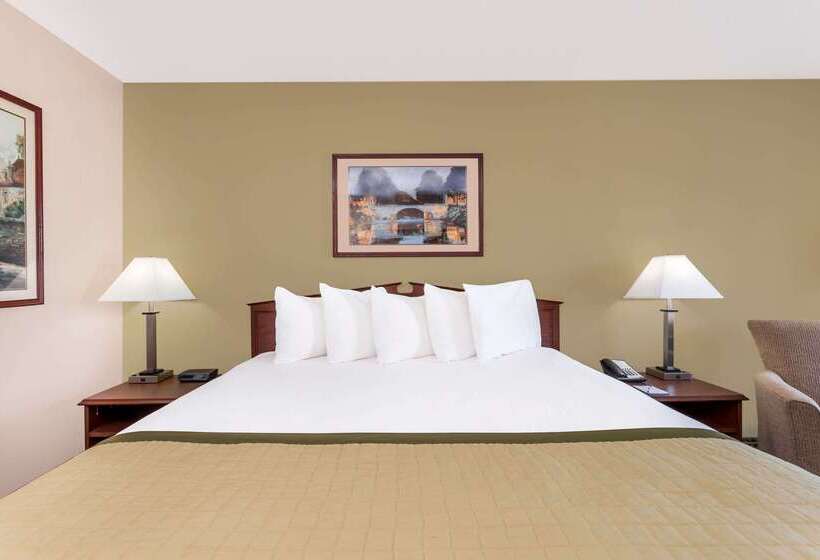 هتل Baymont By Wyndham Albany At Albany Mall