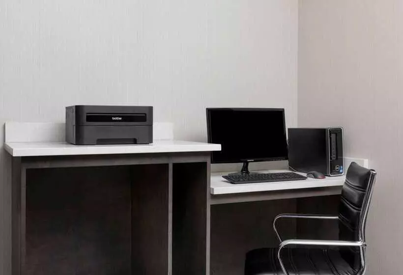 Отель La Quinta By Wyndham Snellville   Stone Mountain