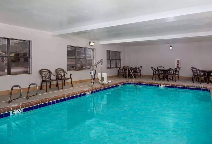 Отель La Quinta By Wyndham Snellville   Stone Mountain