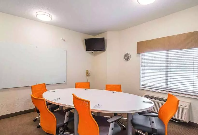 Отель Sleep Inn & Suites