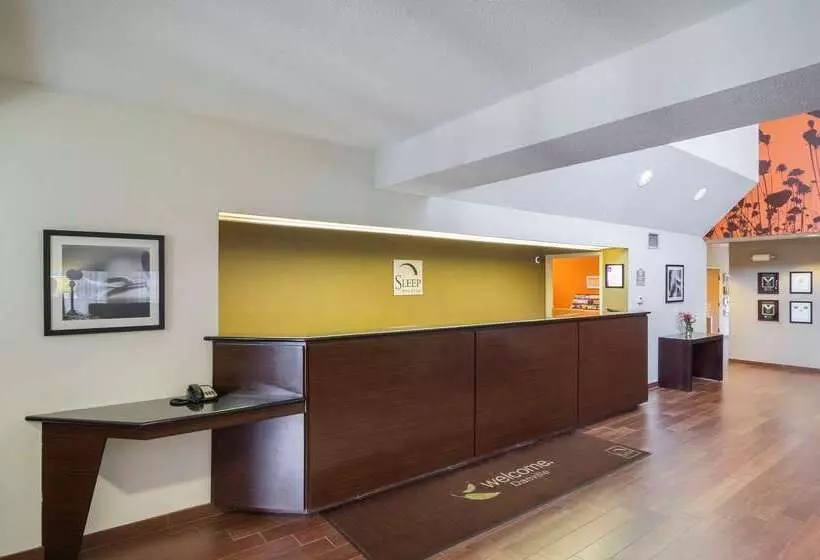 Отель Sleep Inn & Suites