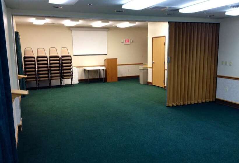 فندق Super 8 By Wyndham Ava