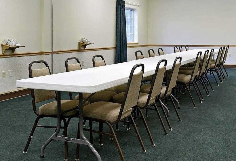 فندق Super 8 By Wyndham Ava