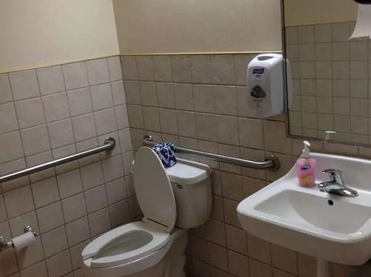 Hotel Super 8 By Wyndham Ava