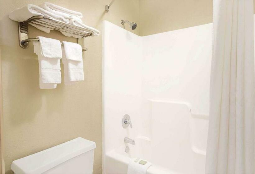 هتل Super 8 By Wyndham Charlotte Downtown Area