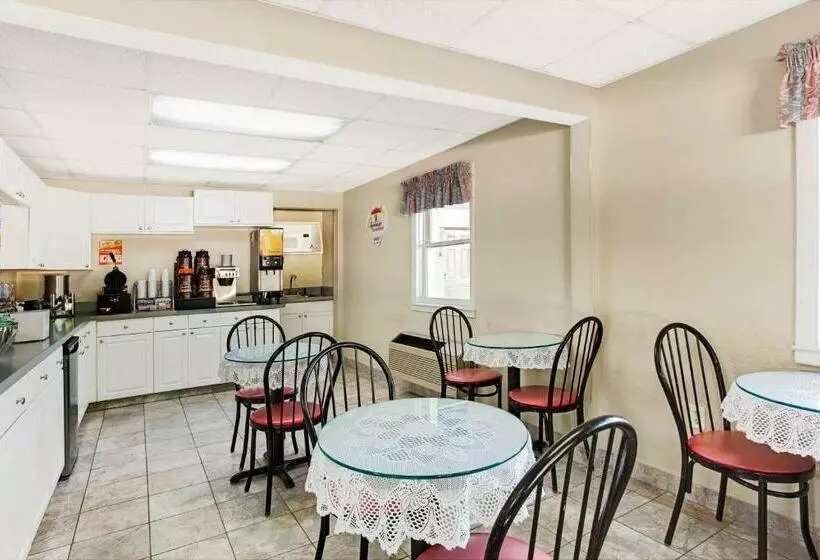 ホテル Super 8 By Wyndham Charlotte Downtown Area