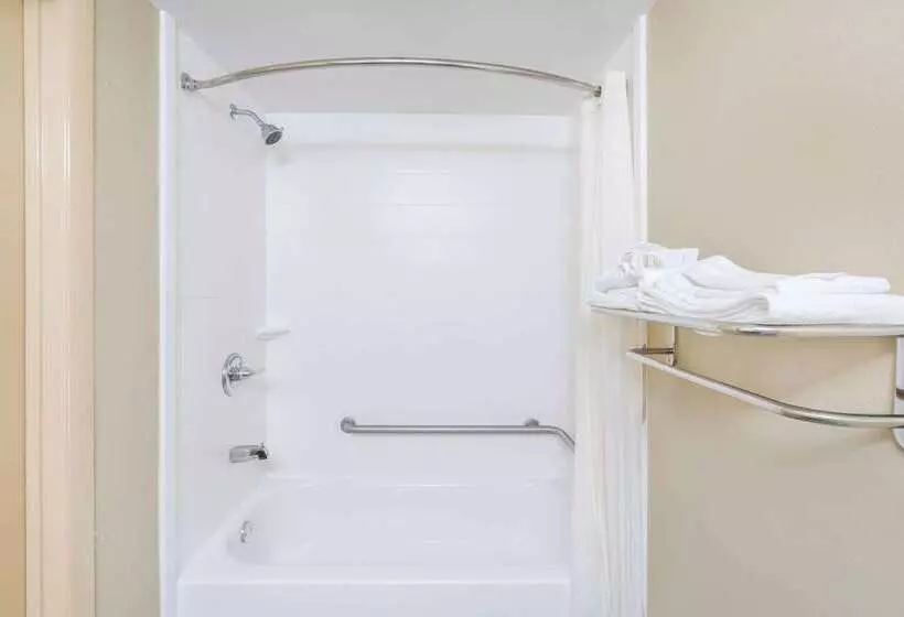 هتل Super 8 By Wyndham Raleigh North East