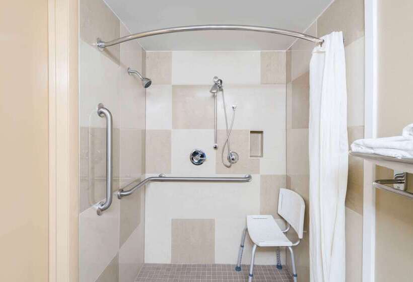 فندق Super 8 By Wyndham Raleigh North East