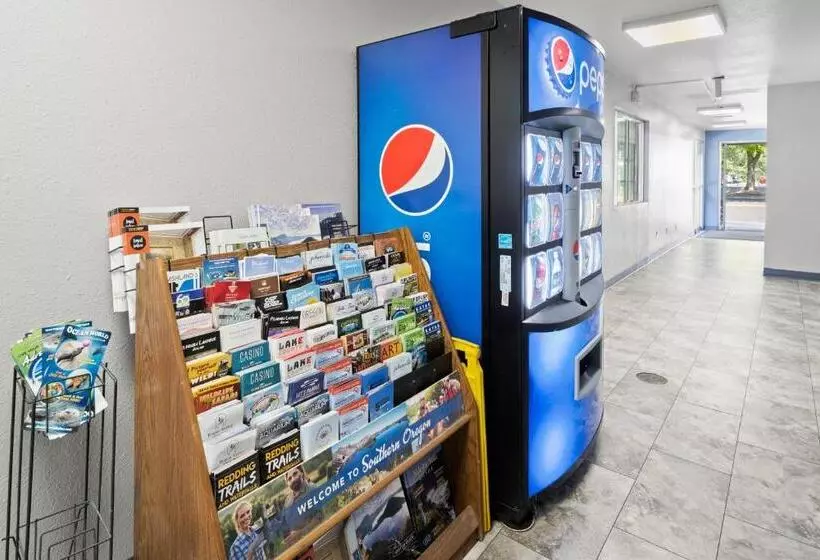 בית מלון כפרי Travelers Inn Medford