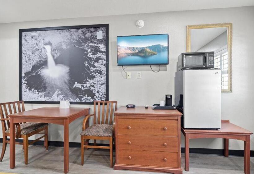 فندق Travelers Inn Medford