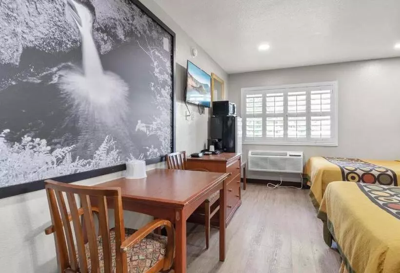 בית מלון כפרי Travelers Inn Medford