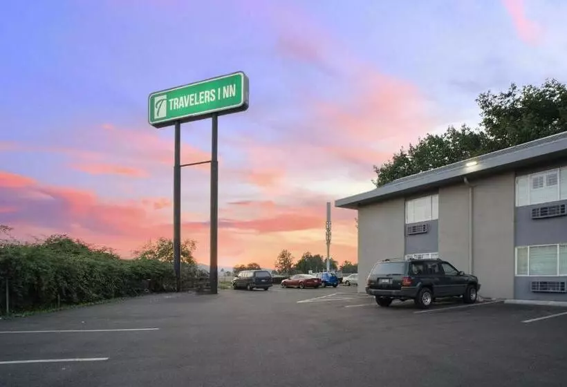 Отель Travelers Inn Medford