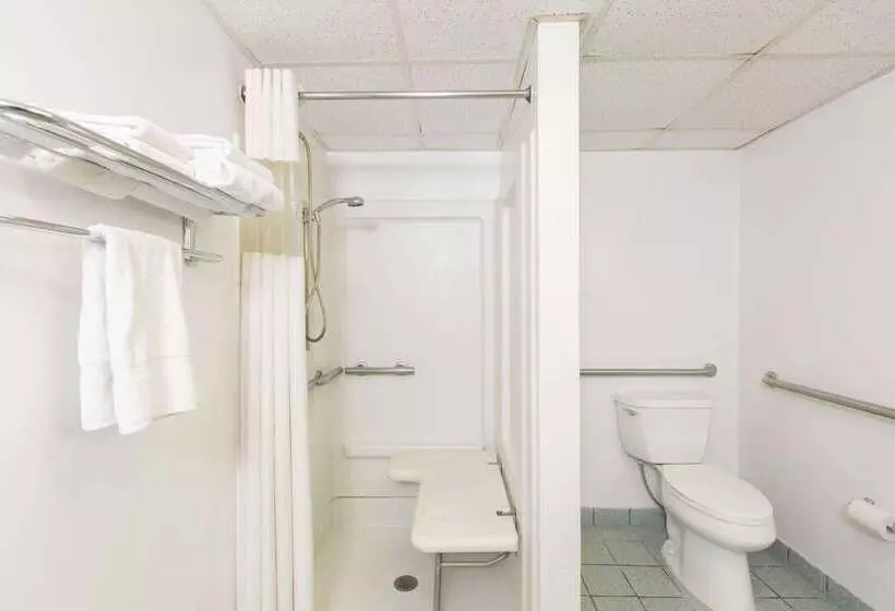 호텔 Travelodge By Wyndham Great Bend