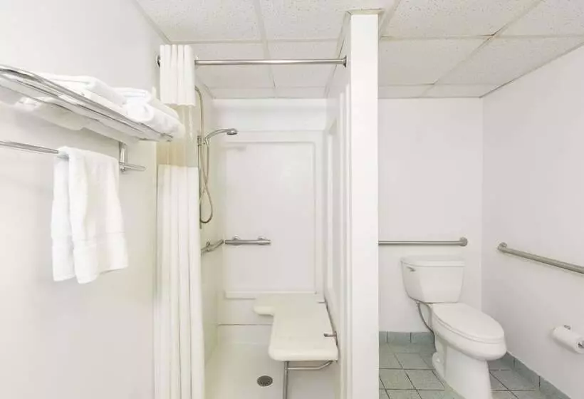 호텔 Travelodge By Wyndham Great Bend