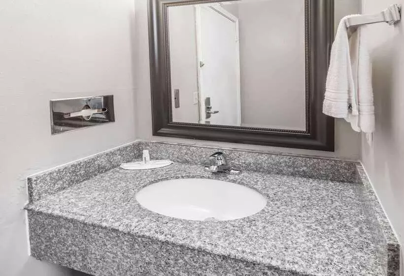 汽车旅馆  Super 8 By Wyndham Chickasha