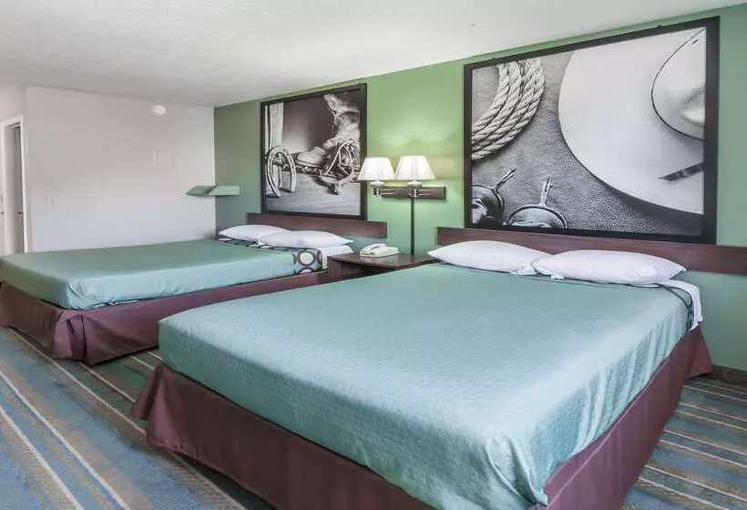 汽车旅馆  Super 8 By Wyndham Chickasha