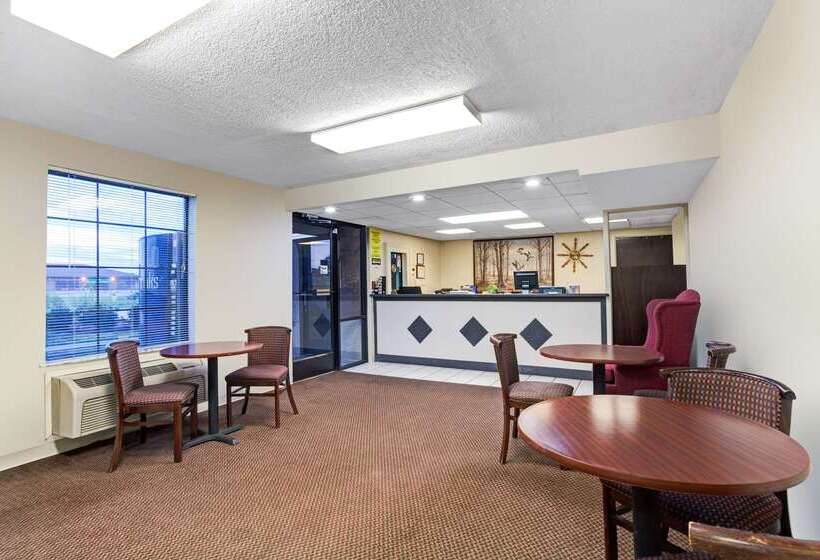 فندق على الطريق Super 8 By Wyndham Clarksville East