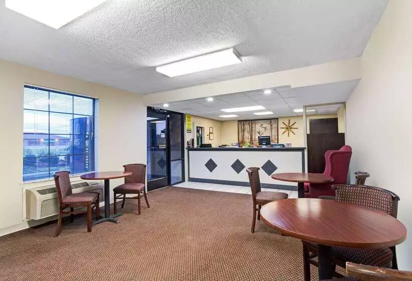 מוטל Super 8 By Wyndham Clarksville East