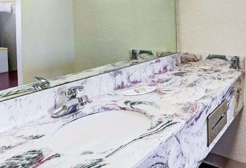 מוטל Super 8 By Wyndham Clarksville East