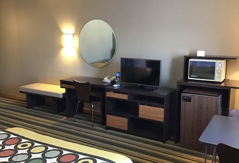 مُتل Super 8 By Wyndham Driggs