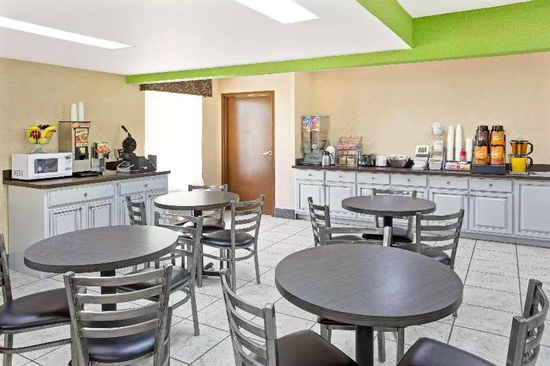 מוטל Super 8 By Wyndham Gainesville