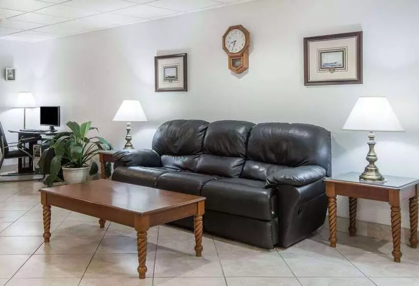 汽车旅馆  Super 8 By Wyndham Groton