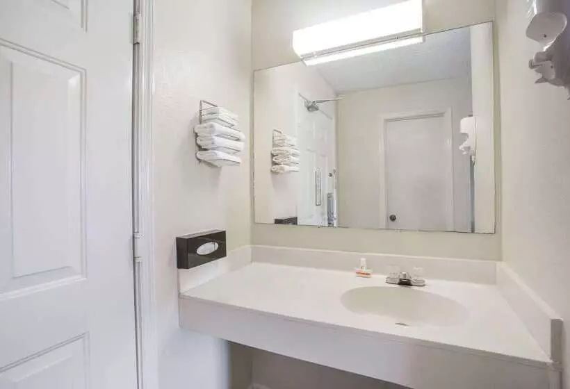 מוטל Super 8 By Wyndham Manning