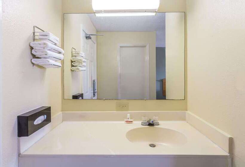 モーテル Super 8 By Wyndham Manning