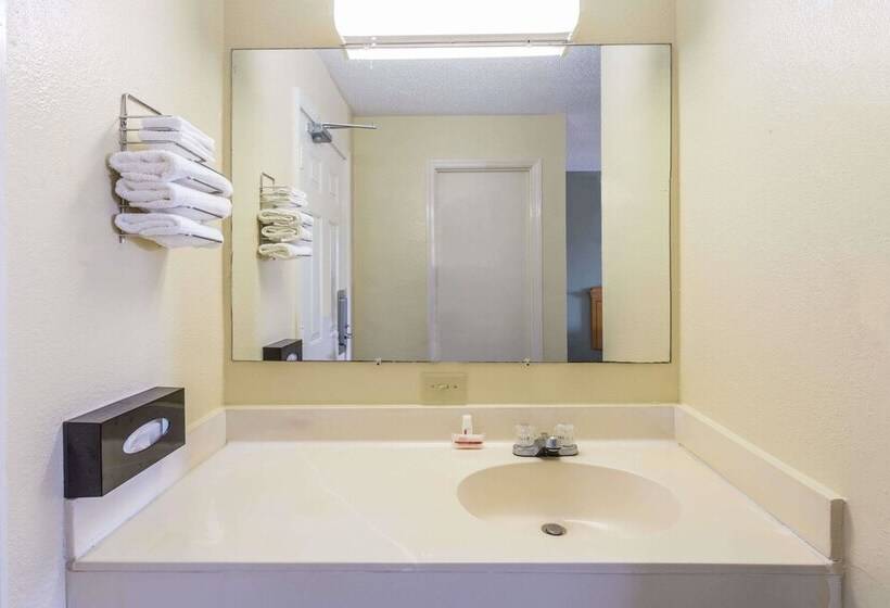 モーテル Super 8 By Wyndham Manning