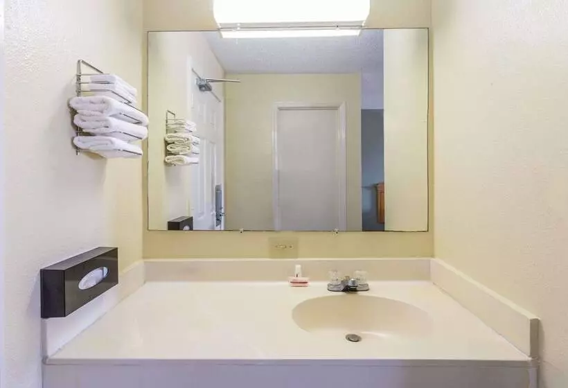 מוטל Super 8 By Wyndham Manning