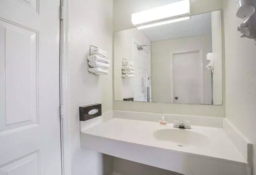 מוטל Super 8 By Wyndham Manning